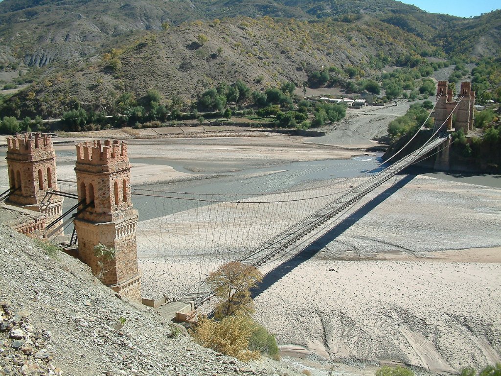 02-Old suspension bridge over the Rio Pilcomayo.jpg - Old suspension bridge over the Rio Pilcomayo